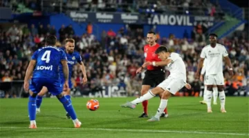 صحيفة سبورت تصف أحد لاعبي ريال مدريد بسلوكيات تثير الجدل داخل الملعب